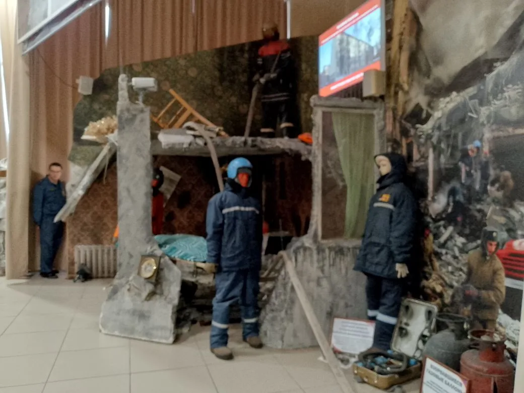 🚨 8 «В» на экскурсии в Учебной пожарно‑спасательной части! 🚒  18.02.26 ученики 8»В» класса вместе с 