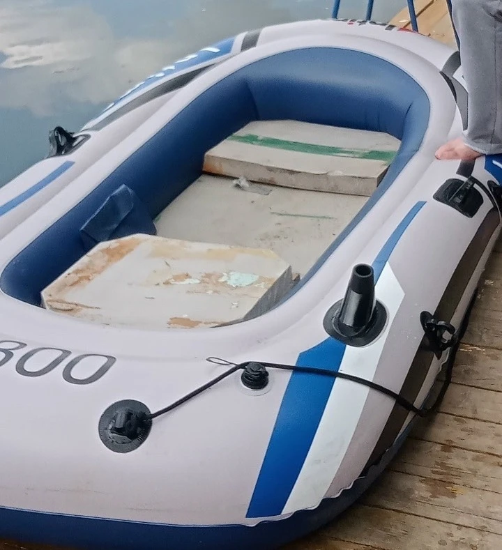 В Обнинске подростки разгромили базу моржей и украли лодку
