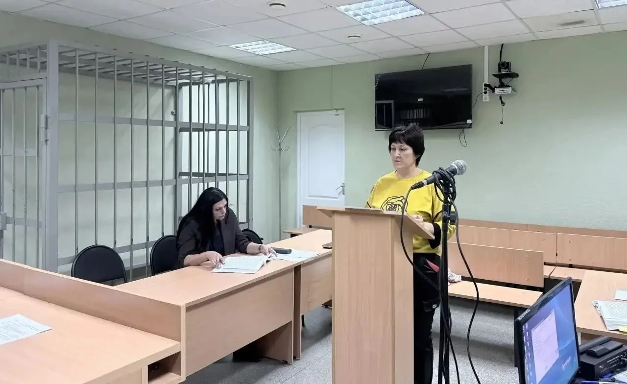 В Можгинском райсуде Удмуртии идёт дело 48-летней терапевта. Её обвиняют в мелком взято...