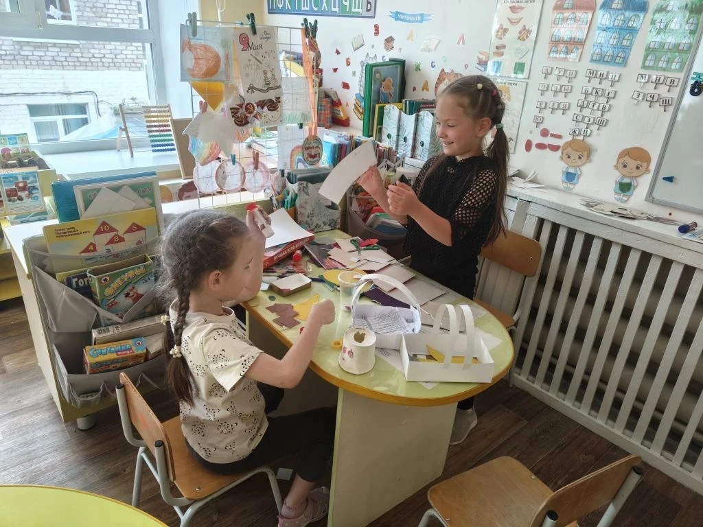 Магия совместного творчества: почему так важны поделки в детском саду
В каждом детском саду есть сво