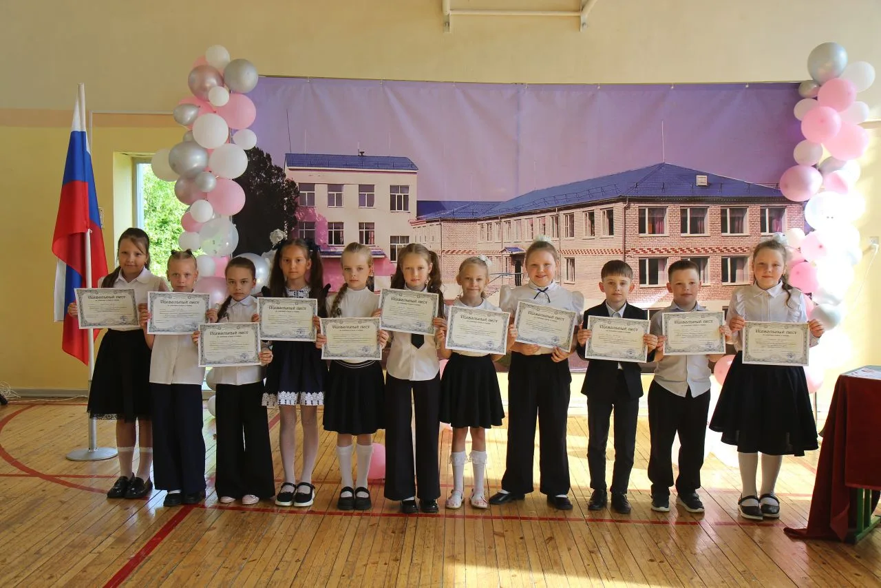 🎉Традиционно в конце мая в нашей школе прошли торжественные линейки по окончании 2025-...
