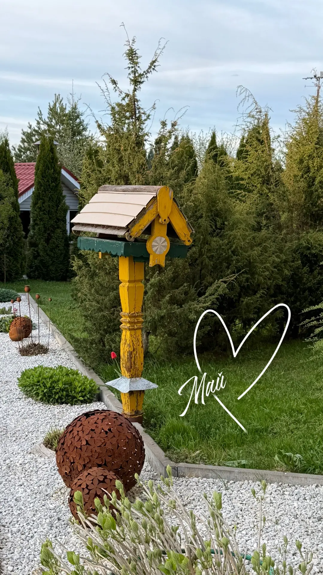 Мы приехали на дачу отмечать 9 Мая 🎖️  Каждую субботу муж с приятелями собираются у нас в бане. А се