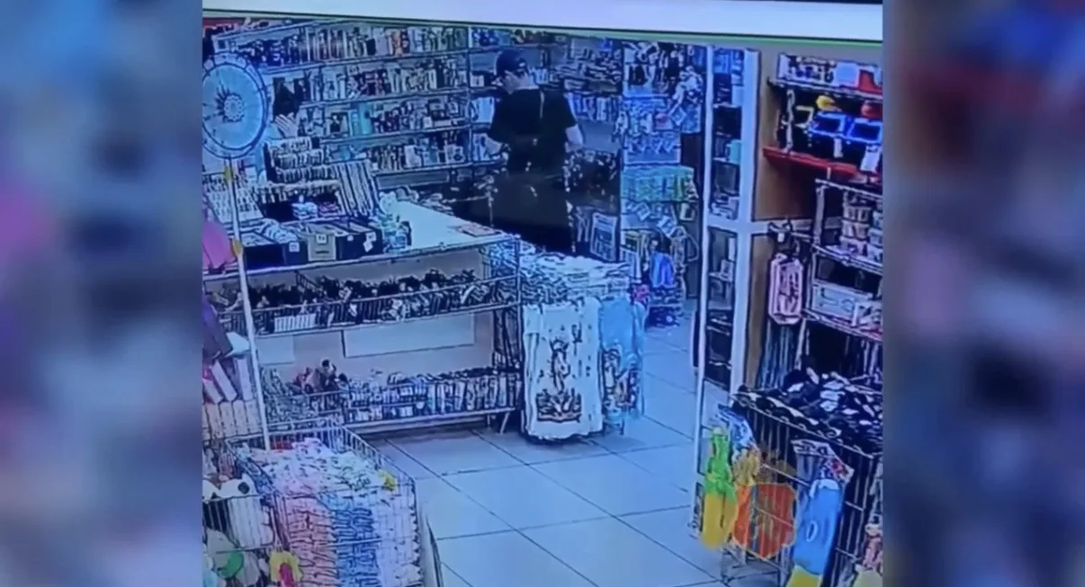 Полицейские раскрыли кражу часов из магазина в Сосновоборске

Полицейские задержали подозреваемого в