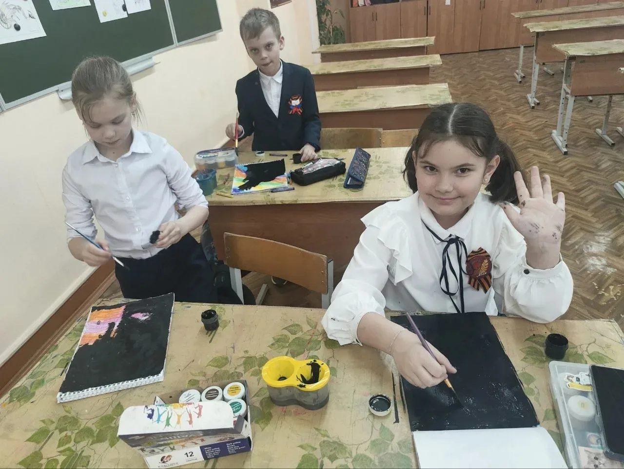 🖊Во 2-м классе во время внеурочной деятельности с Мешковой Л. М. учащиеся прошли необычную технику г