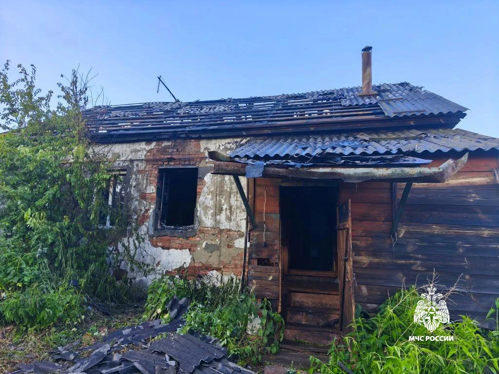 За сутки в Чувашии произошли 4 пожара

Днем 11 июня огонь повредил дом в деревне Нижнее Тимерчеево в