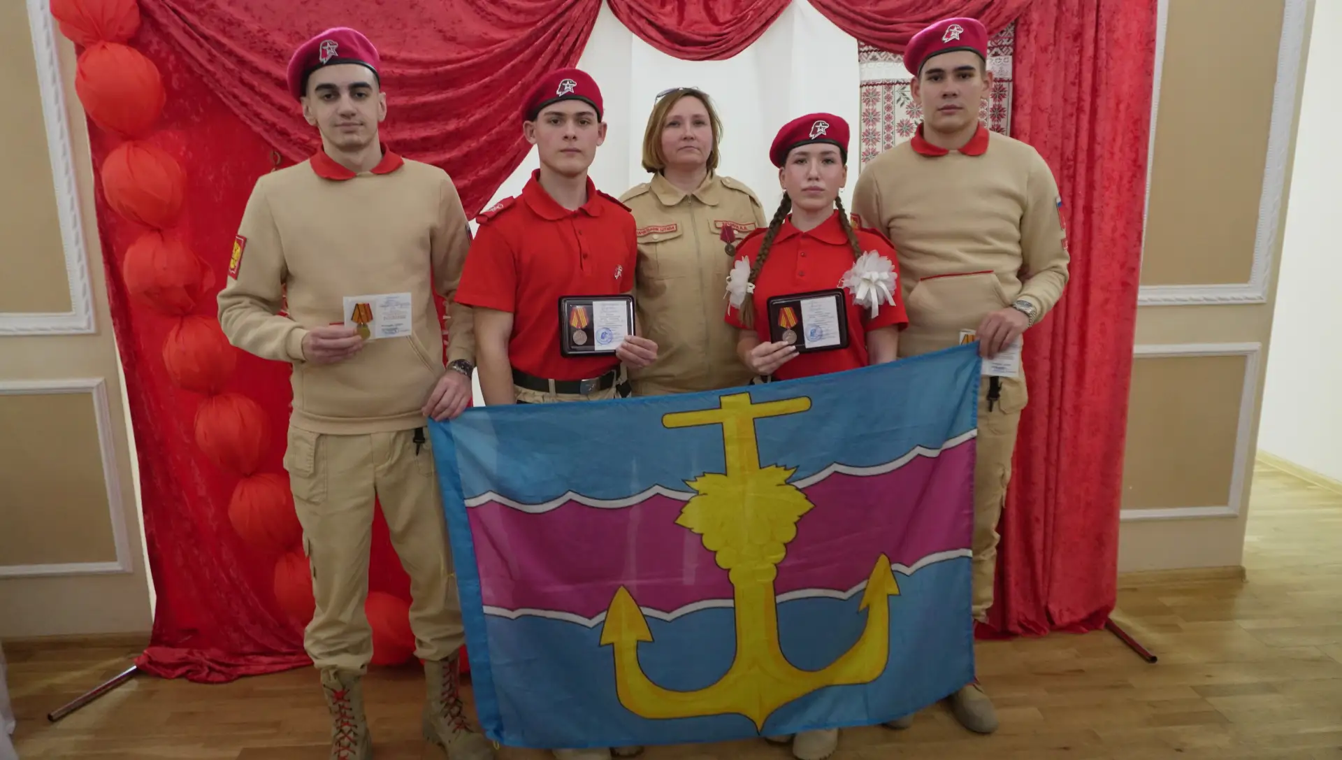 Медали «Юнармейская доблесть» и «За участие в военном параде в День Победы».