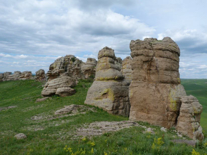 4⃣ ХРЕБЕТ АДУН-ЧЕЛОН (1фото) 
Удивительные останцы на юге региона на территории Даурского заповедник