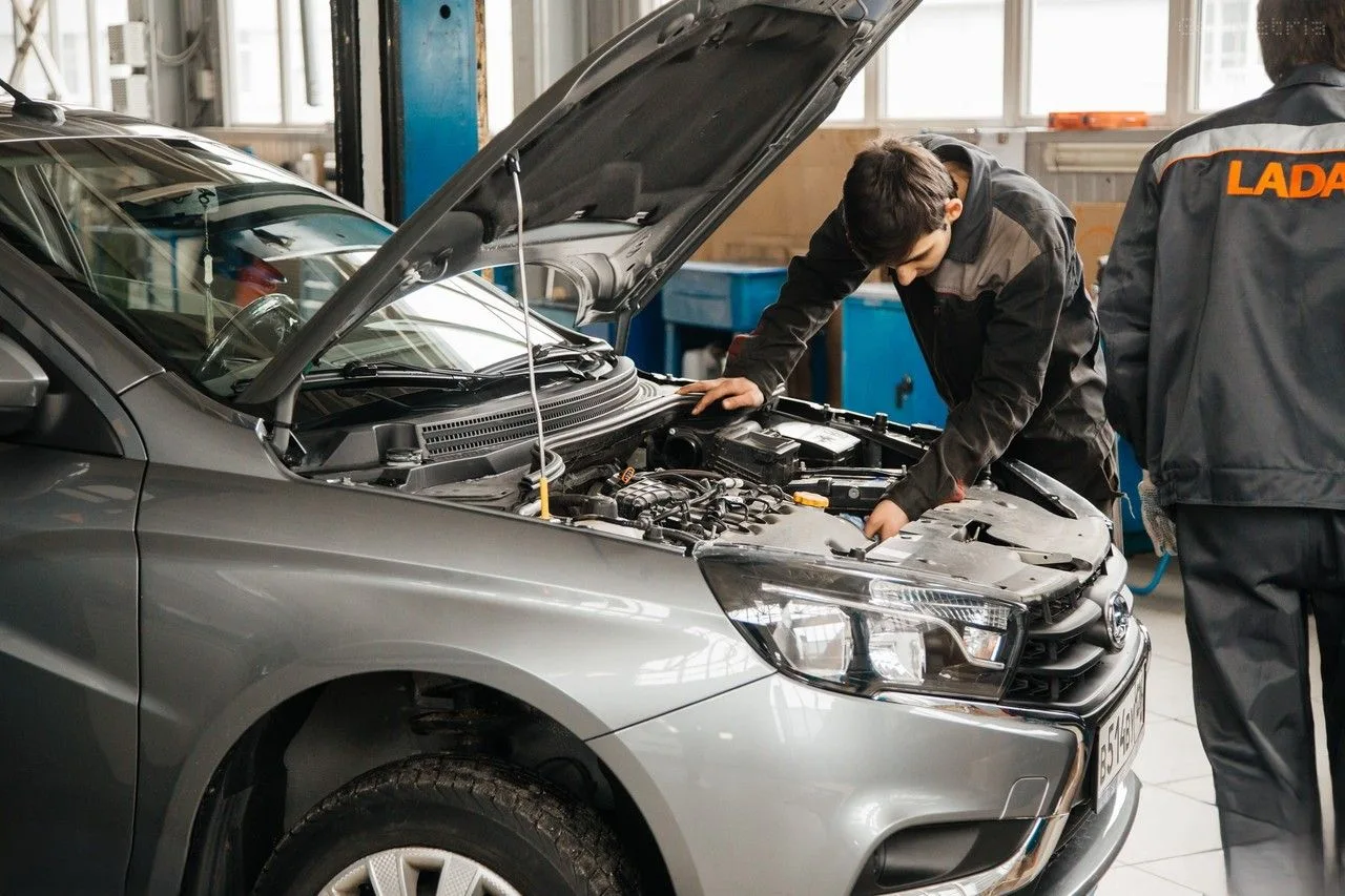 🚗👂 АвтоВАЗ объяснил, какие звуки машины — норма, а какие — тревожный звоночек. И да, твоя Лада не до