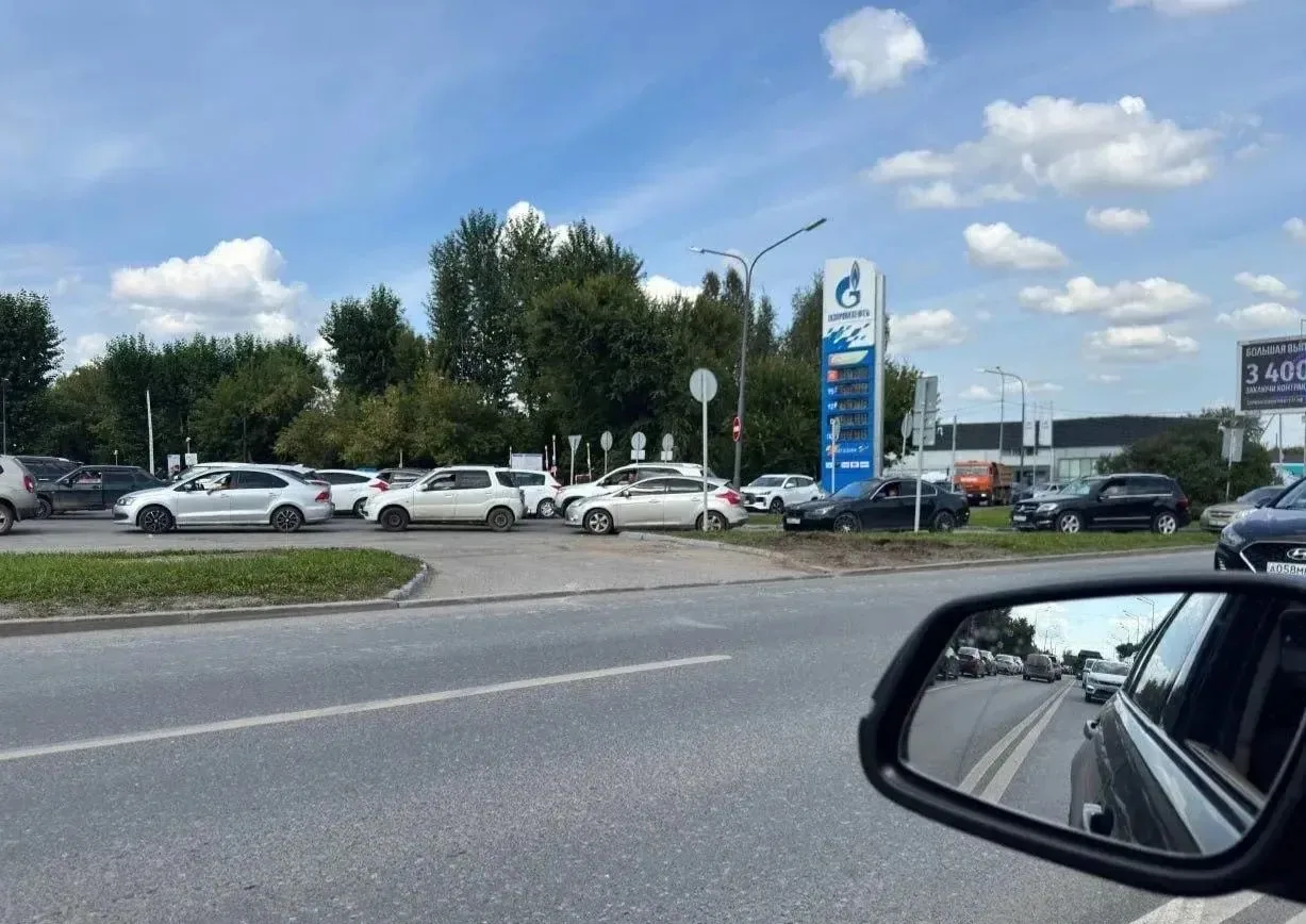⛽На тюменских заправках снова выстроились очереди.