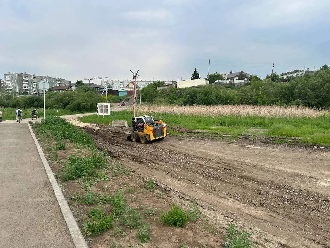 Начат третий этап благоустройства набережной 🚧

По плану здесь должен появиться павильон проката, т