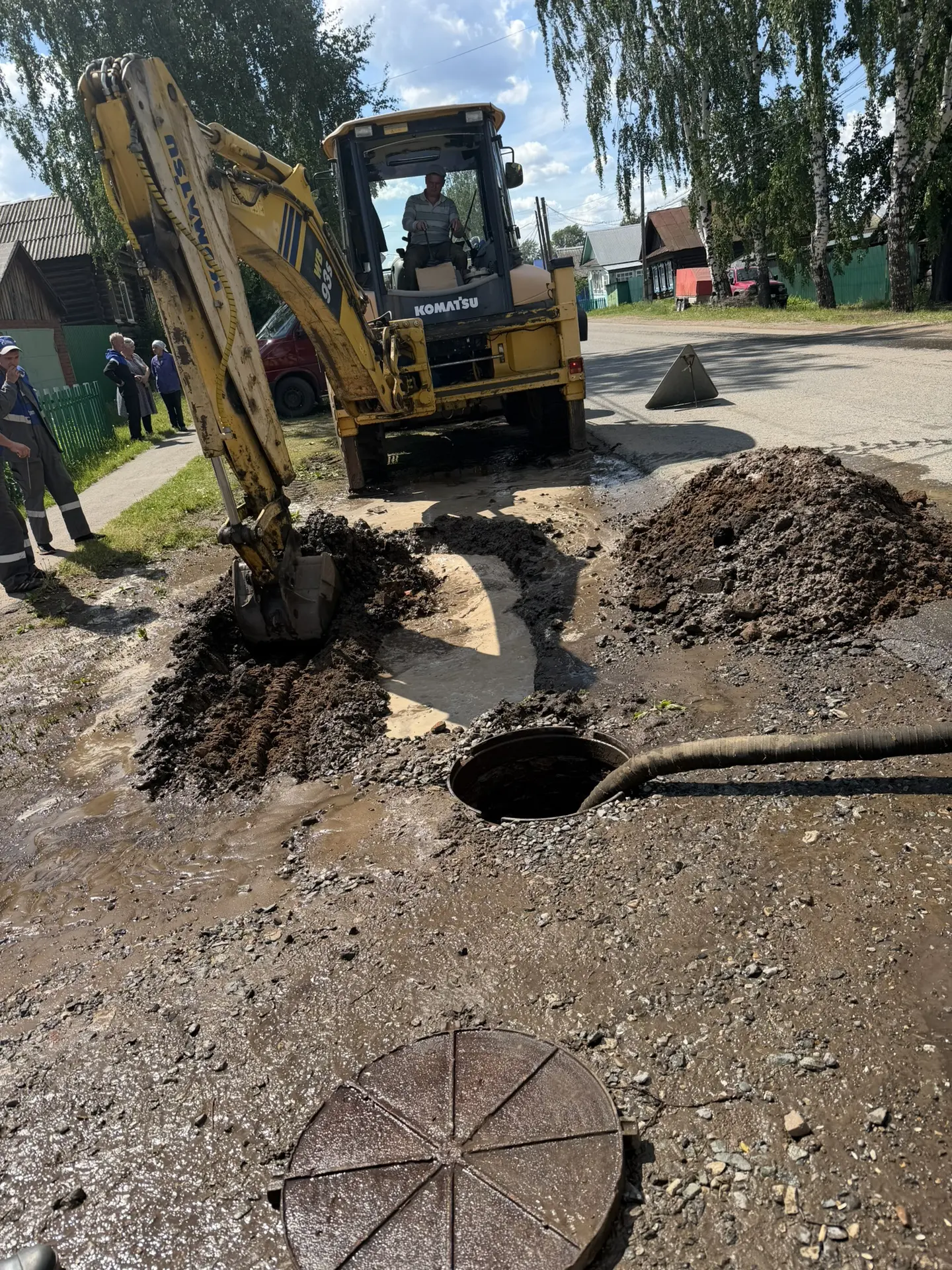 Начаты работы по устранению аварии на сетях водоснабжения. Отключен район южной части г...