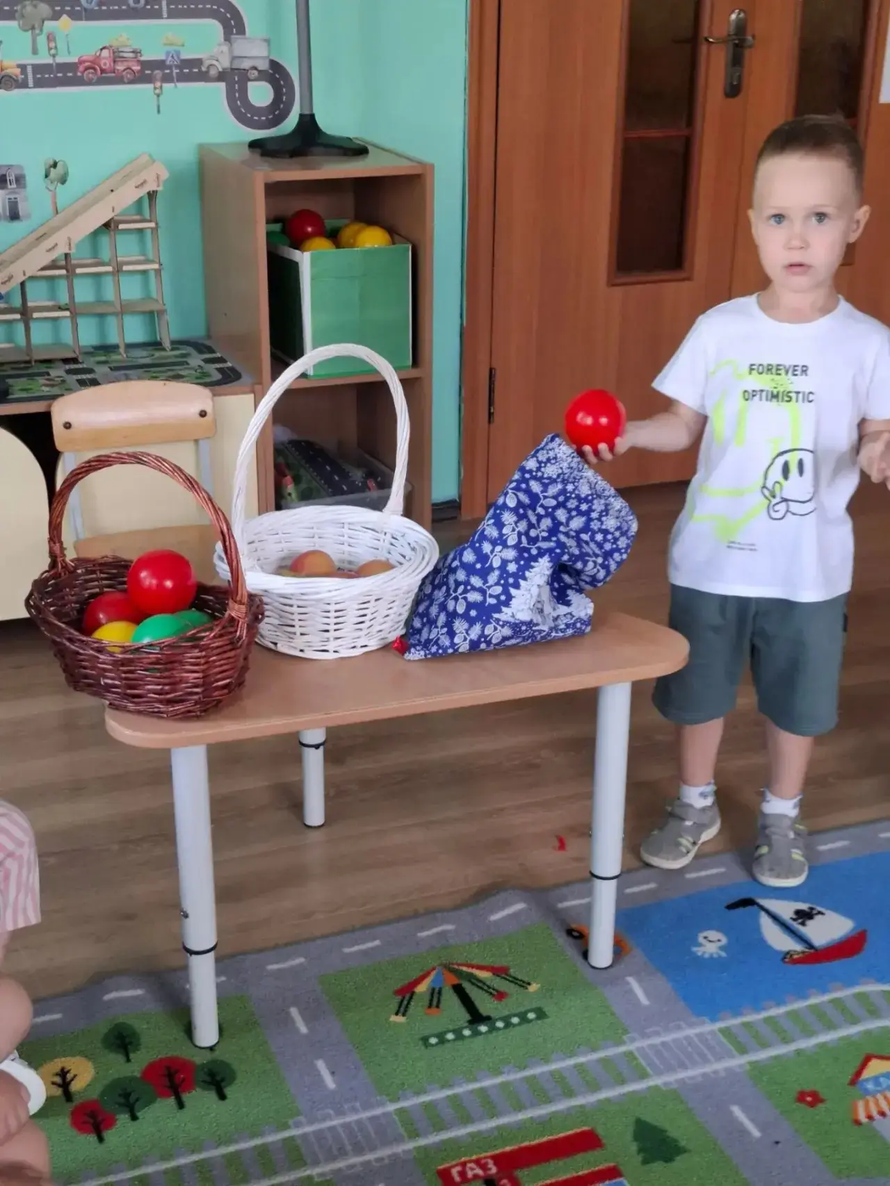 Всем детям нравится игра "Волшебный мешочек".