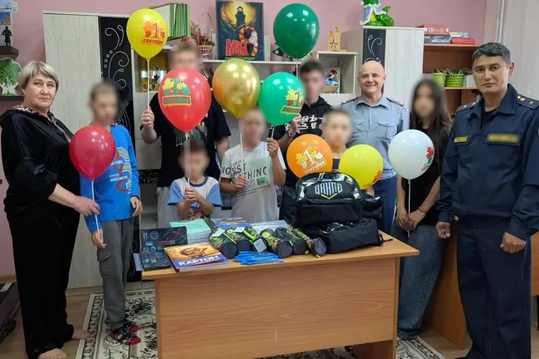 Сотрудники и ветераны ИК-9 УФСИН России по Омской области посетили детей подшефной груп...