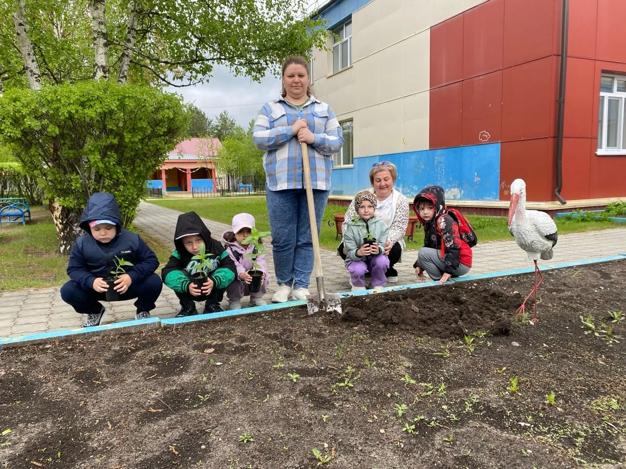 🌺Семейная клумба

💯В Год молодой семьи в нашем детском саду в корпусе 2 появилась "Семейная клумба