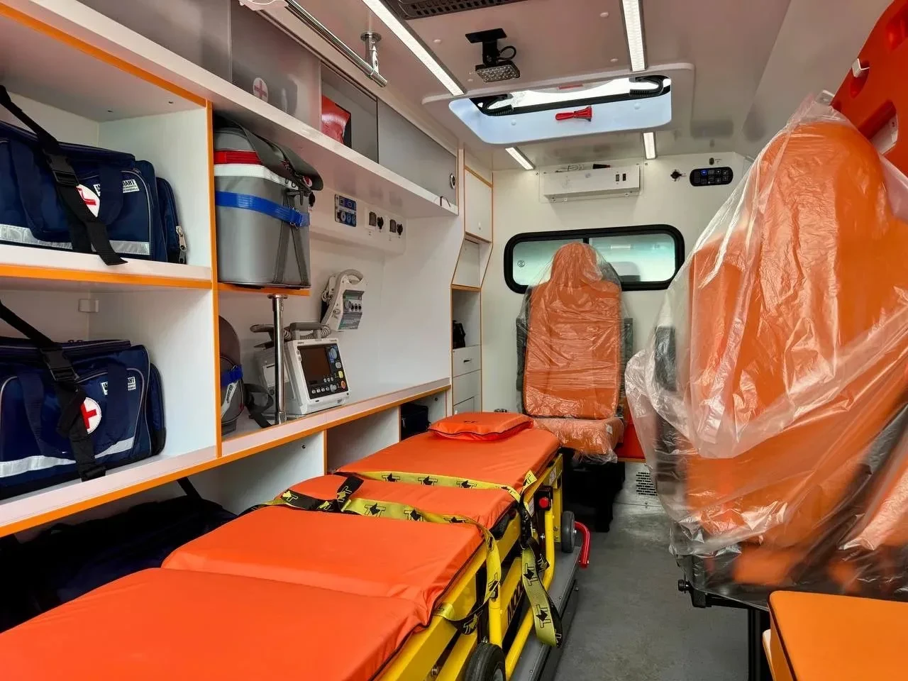 🚑 Петербург передал гуманитарную помощь медикам Кубы