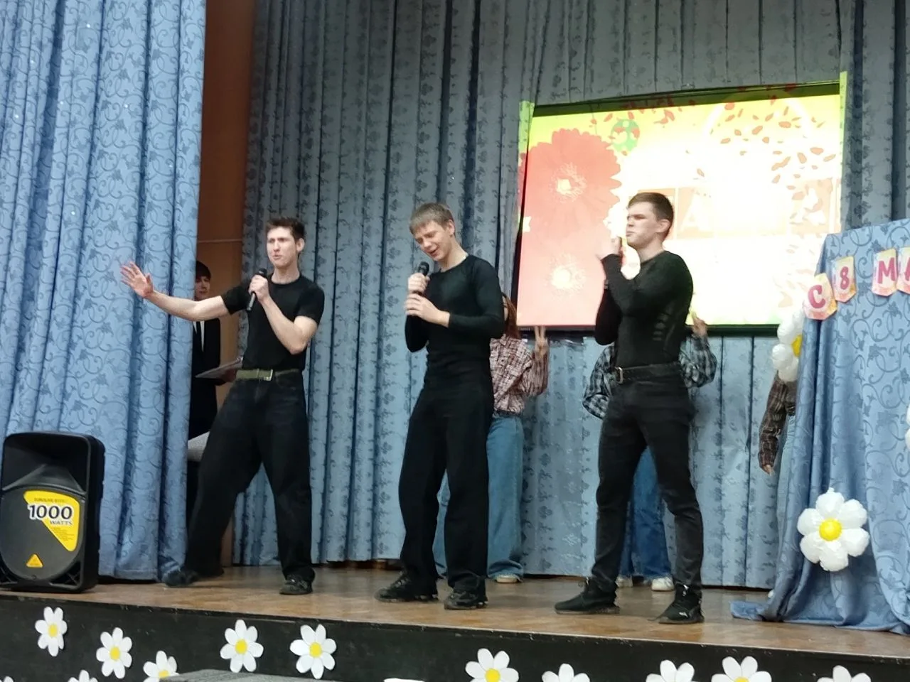 🌸 С любовью и благодарностью – праздничный концерт ко дню 8 Марта в нашей школе! 🌸  Сегодня в нашей 