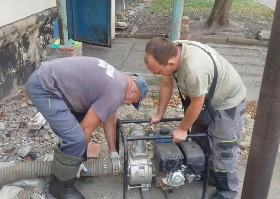 ✅ Хабаровские бригады готовят объекты ЖКХ к зиме в подшефном Дебальцево