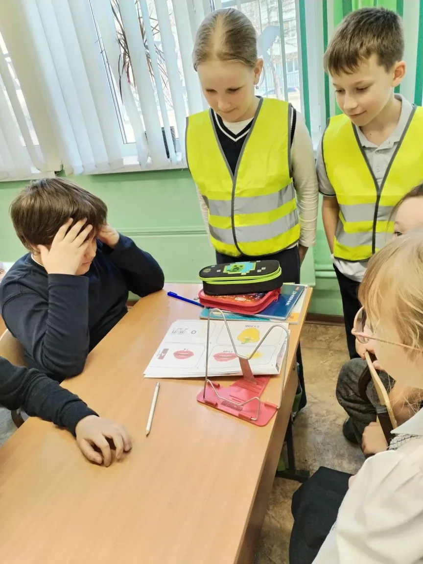 🚔 В гостях у второклассников — урок безопасности.  28 апреля во 2 «Л» классе прошла необычная переме