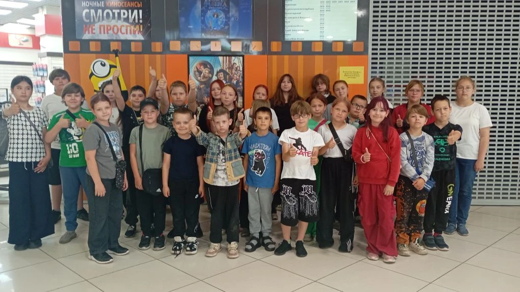 🍿 Снова в кино! Наша весёлая компания на премьере мультфильма «Зверолюция»!

Что может быть лучше, 