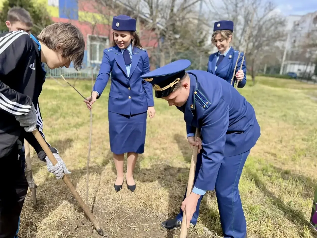 Акция «Сад памяти» в нашей школе!🌳  📌24 апреля МБОУ «Школа-гимназия, детский сад № 25» приняла участ