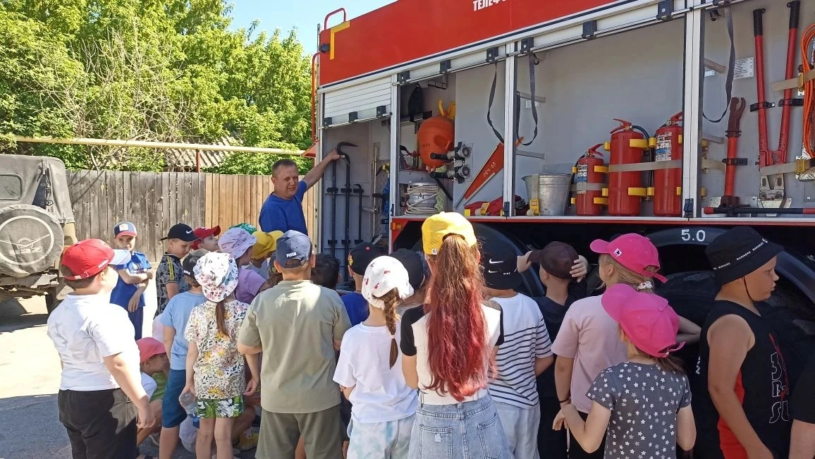 Первоклассники в пожарной части: день настоящих героев 🚒🔥👧👦

Сегодня наши первоклассники из 1 и 
