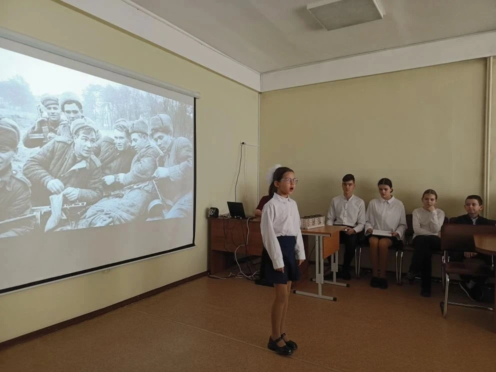 ГОЛОСА ТАЛАНТОВ  Сегодня в нашей школе звучали строки русских классиков — прошёл окружной этап конку