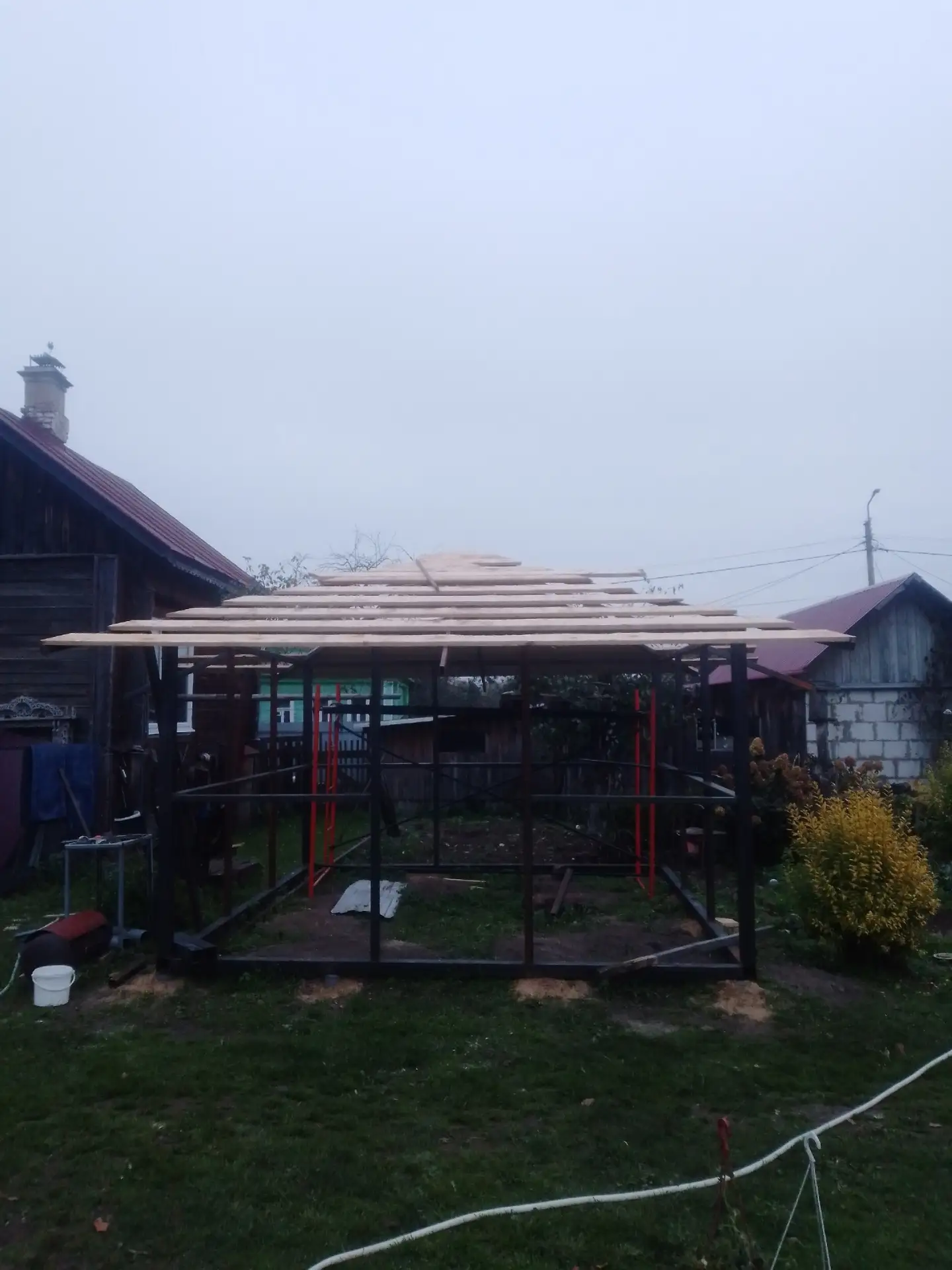 Нужен человек покрасить металический карказ т 89158343804