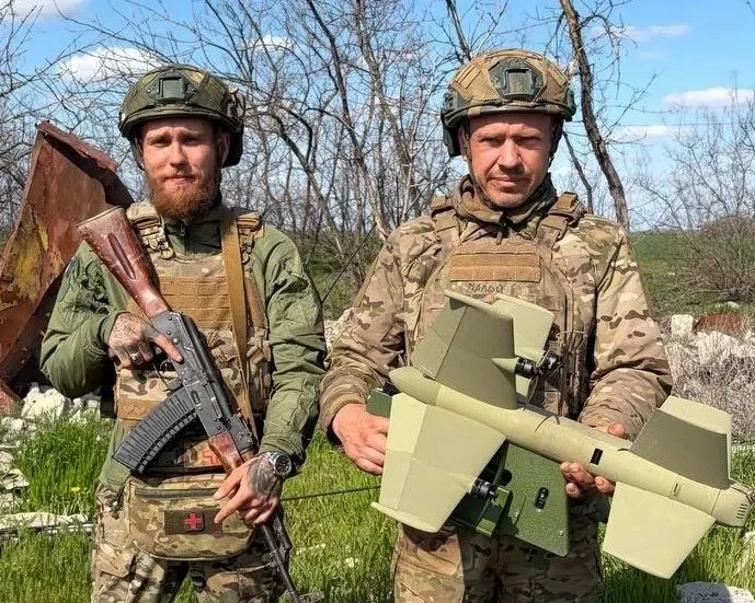 Пост воздушного наблюдения 11 гв ОДШБр в составе гвардии рядовых Даниэля А. и Евгения Г...