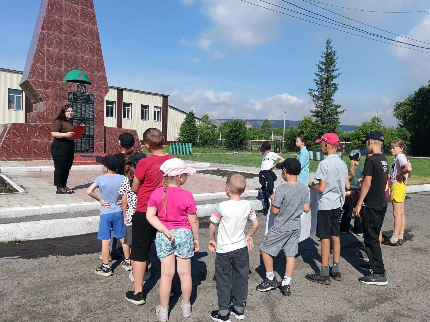 Сегодняшний день в летнем школьном лагере выдался особенно насыщенным и значимым. В рамках тематичес
