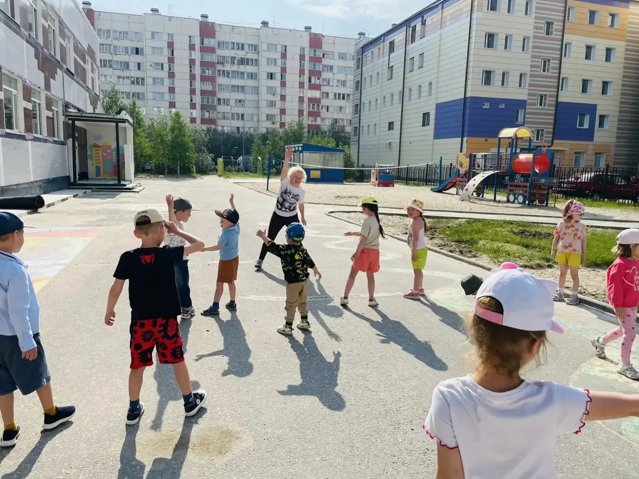 🚀 Утро — время движения!

Вчера, сегодня и завтра — наши ребята встречают день на свежем воздухе! �