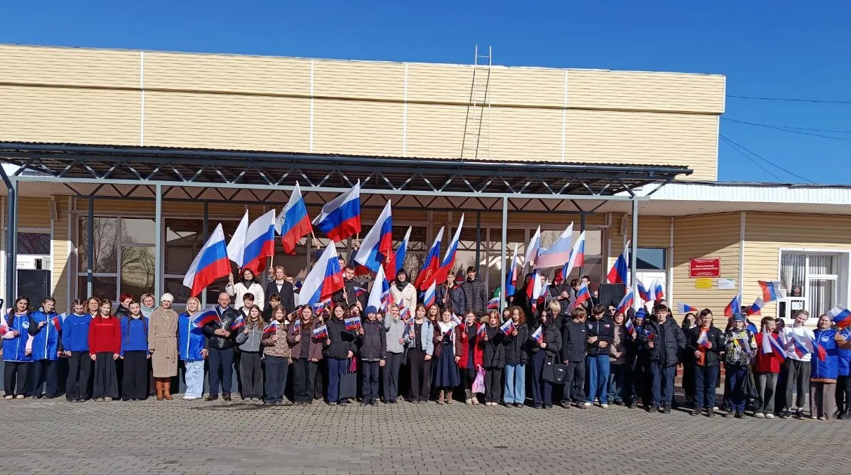 День воссоединения Крыма с Россией — это официальный праздник, учреждённый Указом Прези...