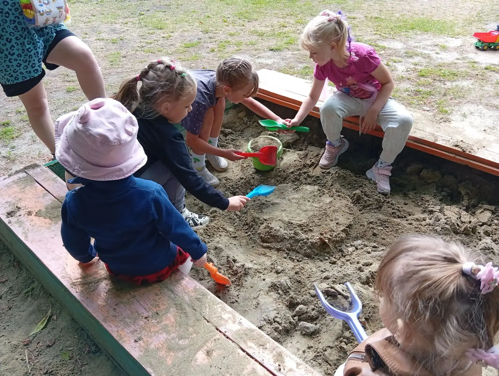 🐢🏜️🏰 Песочное строительство – это не только забава и развлечение, но и важный процесс развития! Э