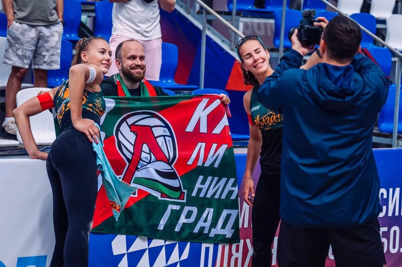 Локо поддержка в любой точке страны 🚂 

Вместе мы — «Локомотив» ❤️💚