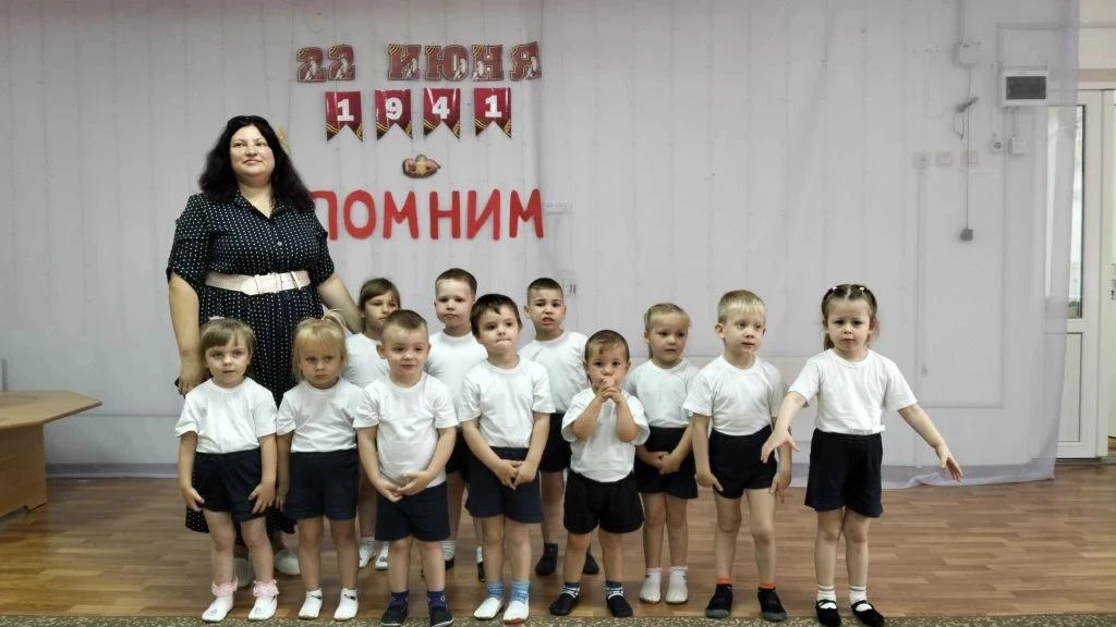 В детском саду Скадовского округа почтили память героев

В детском саду пгт Лазурное Скадовского окр