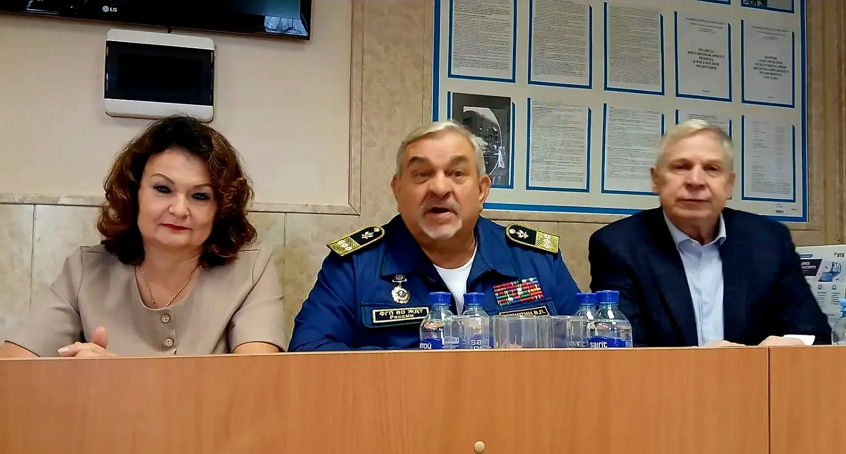 🤝 Рабочая встреча и чествование ветеранов в Вологде
