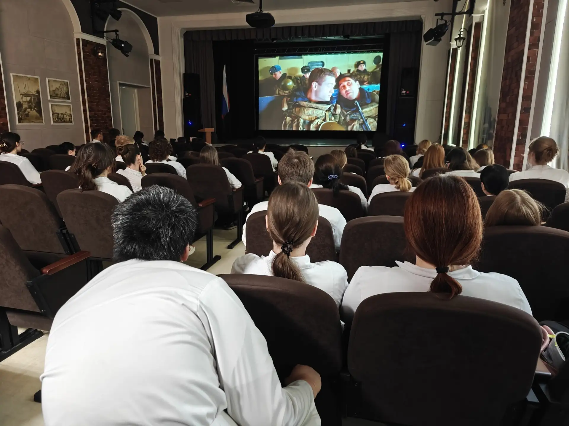 Просмотр фильма «Грозовые ворота»: патриотическое воспитание в колледже