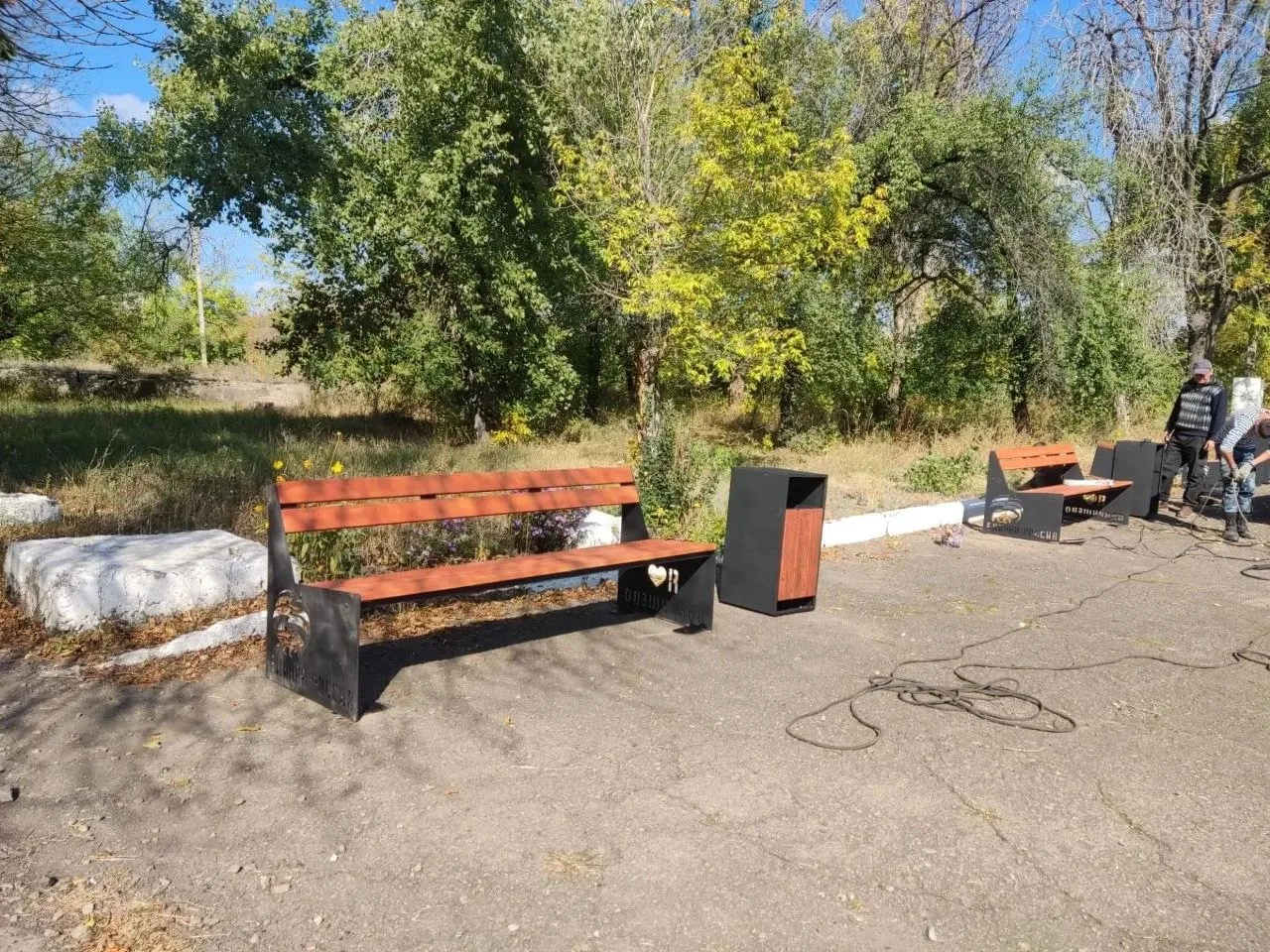 Специалисты МУП «ДЭРСУ» по поручению главы городского округа продолжают благоустройство...