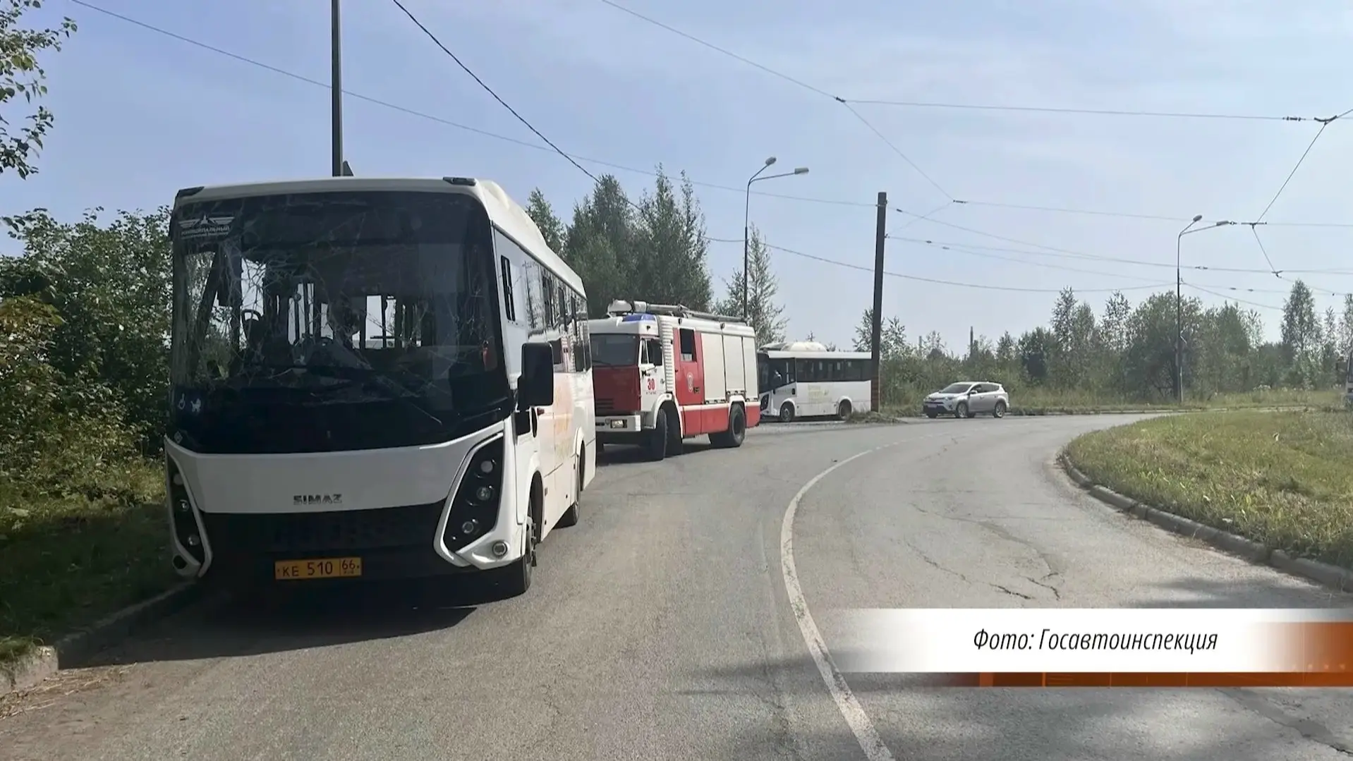 Две аварии на дороге, и в обоих случаях водители влетели в столб. 15-летний подросток попал в больни