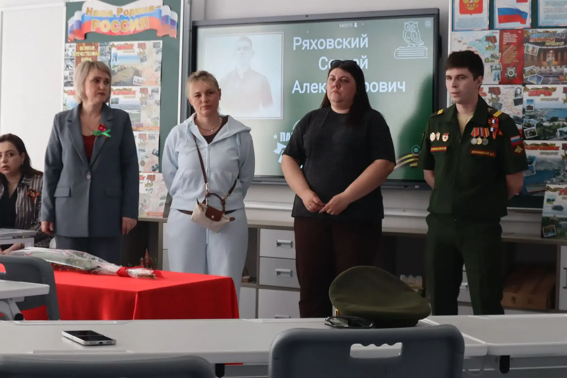 В нашей школе состоялось торжественное открытие «Парты Героя» в честь выпускника школы, участника сп