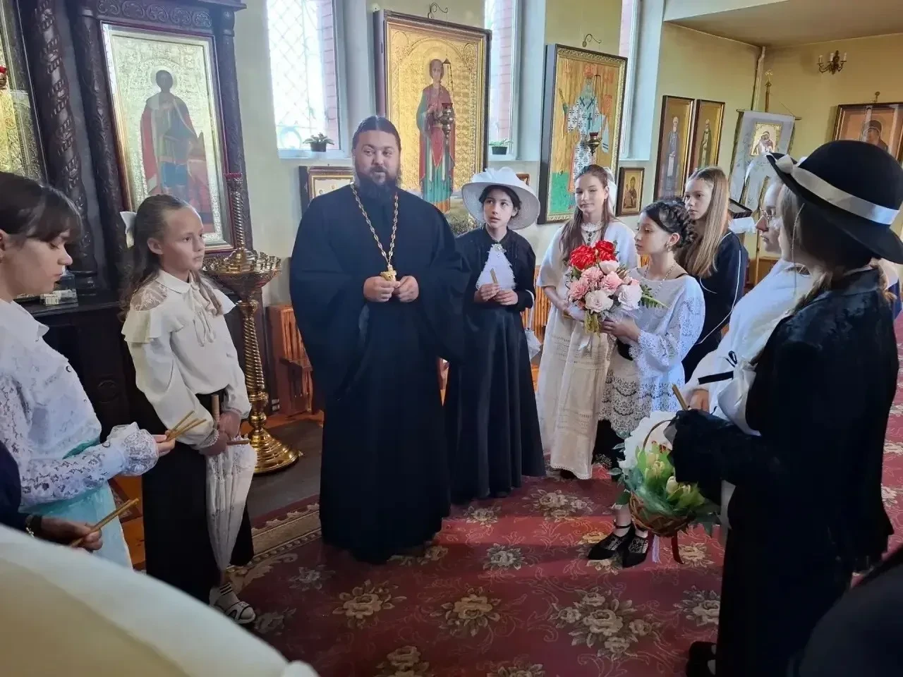 🕊️ 28 сентября ученики школы № 9 посетили храм Архистратига Михаила в городе Феодосии ...