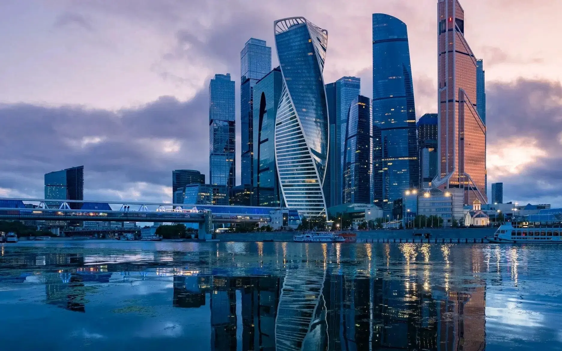 Москва стала лидером среди всех регионов в рейтинге инвестиционного развития. Она заняла первые пози