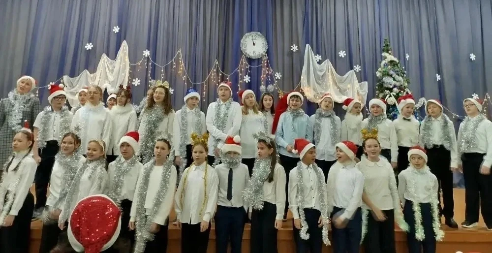 🎄🎄🎄В нашей школе на этой неделе прошли новогодние мероприятия для начальной школы,для 5-11-х классов