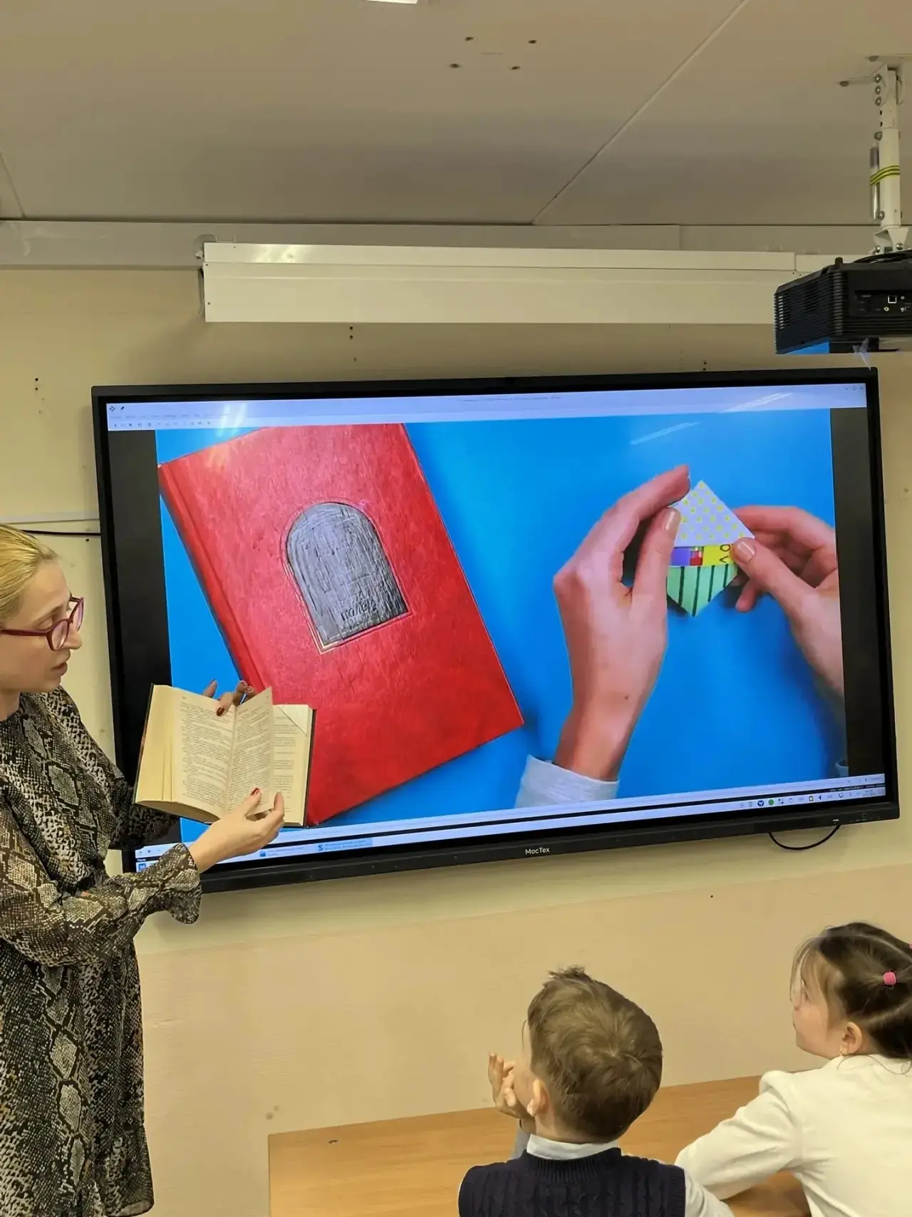 🖨История библиотечного дела  📍 Новаторов, 20к3  😍Первоклассники отправились в путешествие по истории
