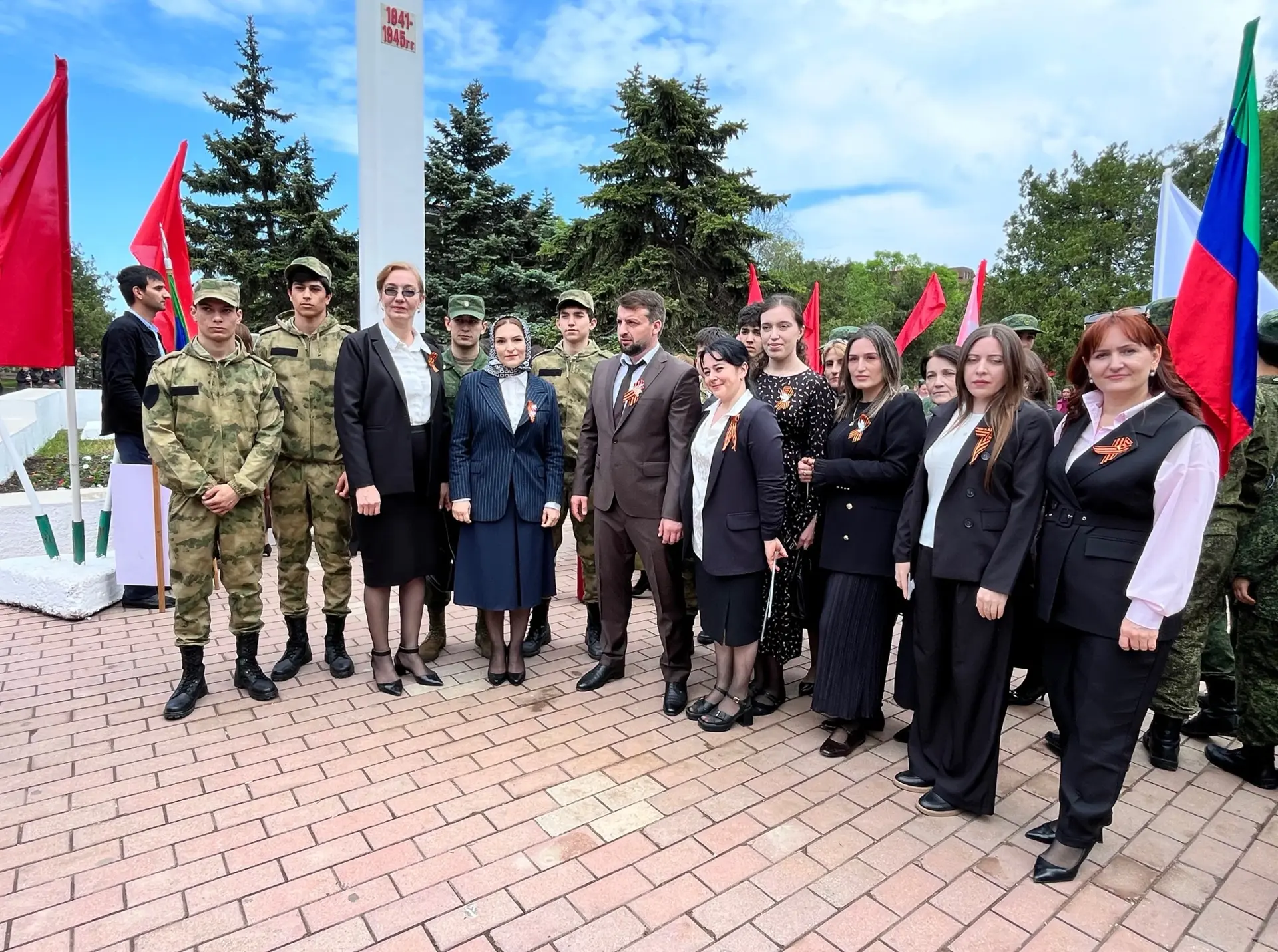 🔥9 Мая — день, когда мы все вместе вспоминаем тех, кто отстоял нашу свободу.    Коллектив МКОУ «СОШ 