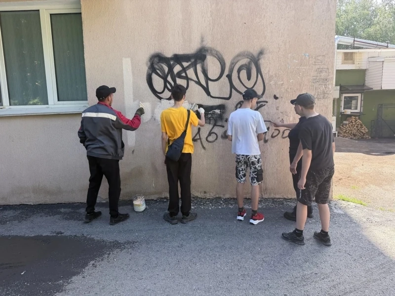 В рамках акции «Время независимых» полицейские организовали рейд по закрашиванию граффити с запрещен