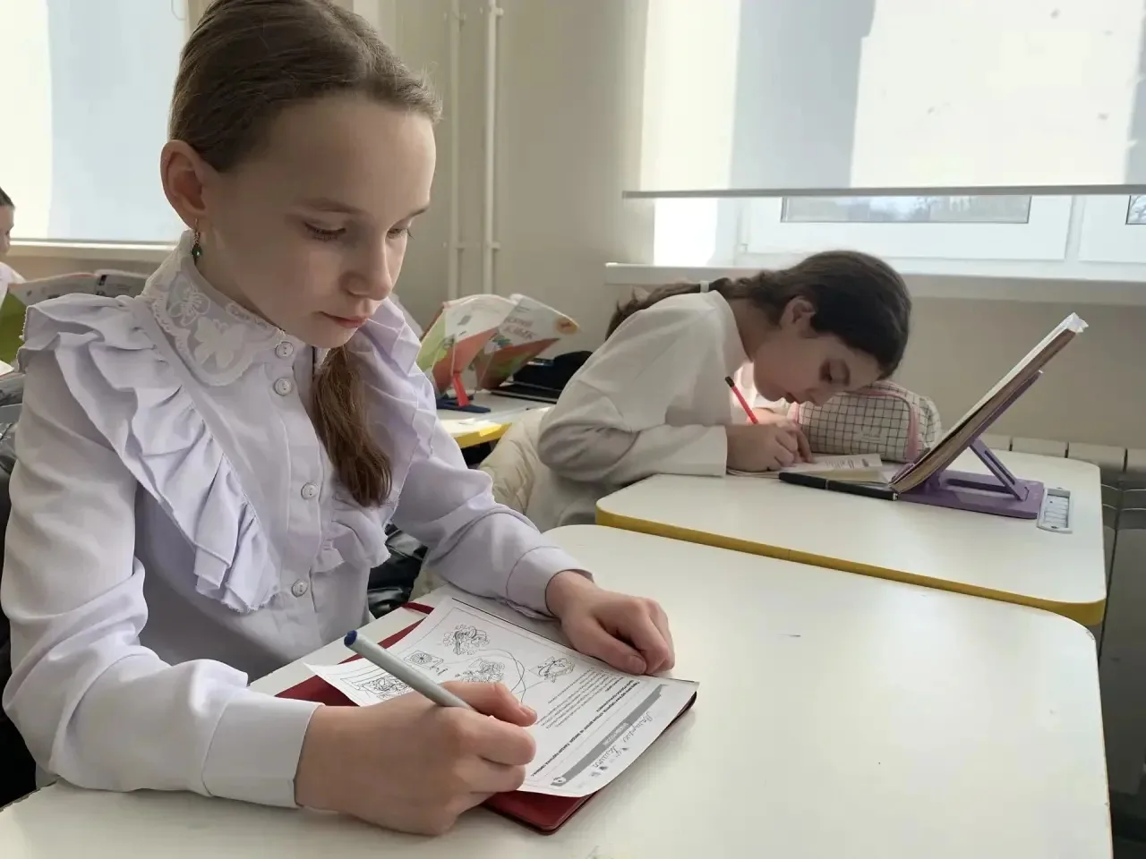 «Разговоры о важном»: сегодня в рамках темы "Заводы России" школьники совместно с педагогами   позна