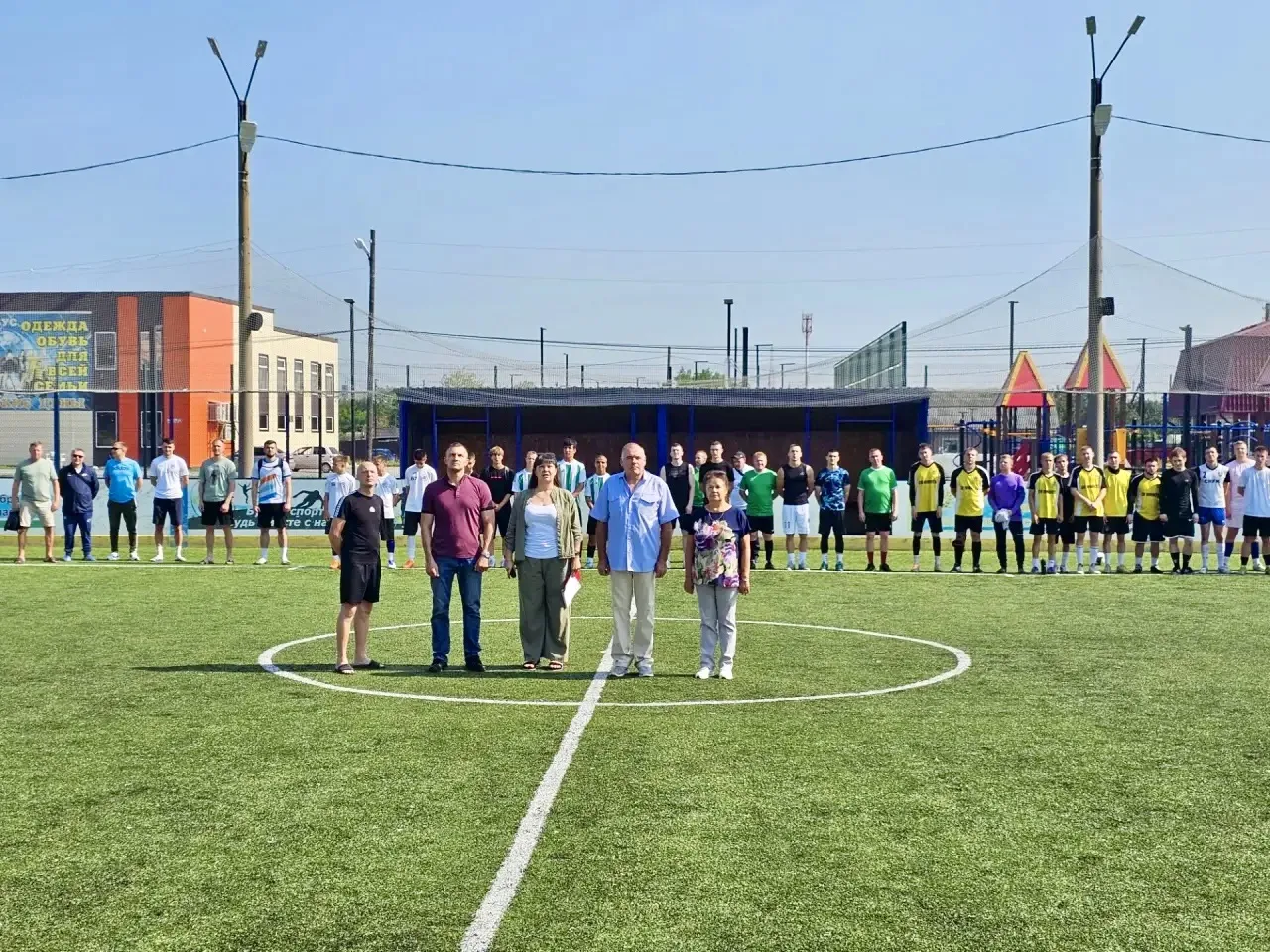 Камышлов, на поле! Открываем футбольное лето года!

Сегодня воздух в городе пахнет свежескошенным га
