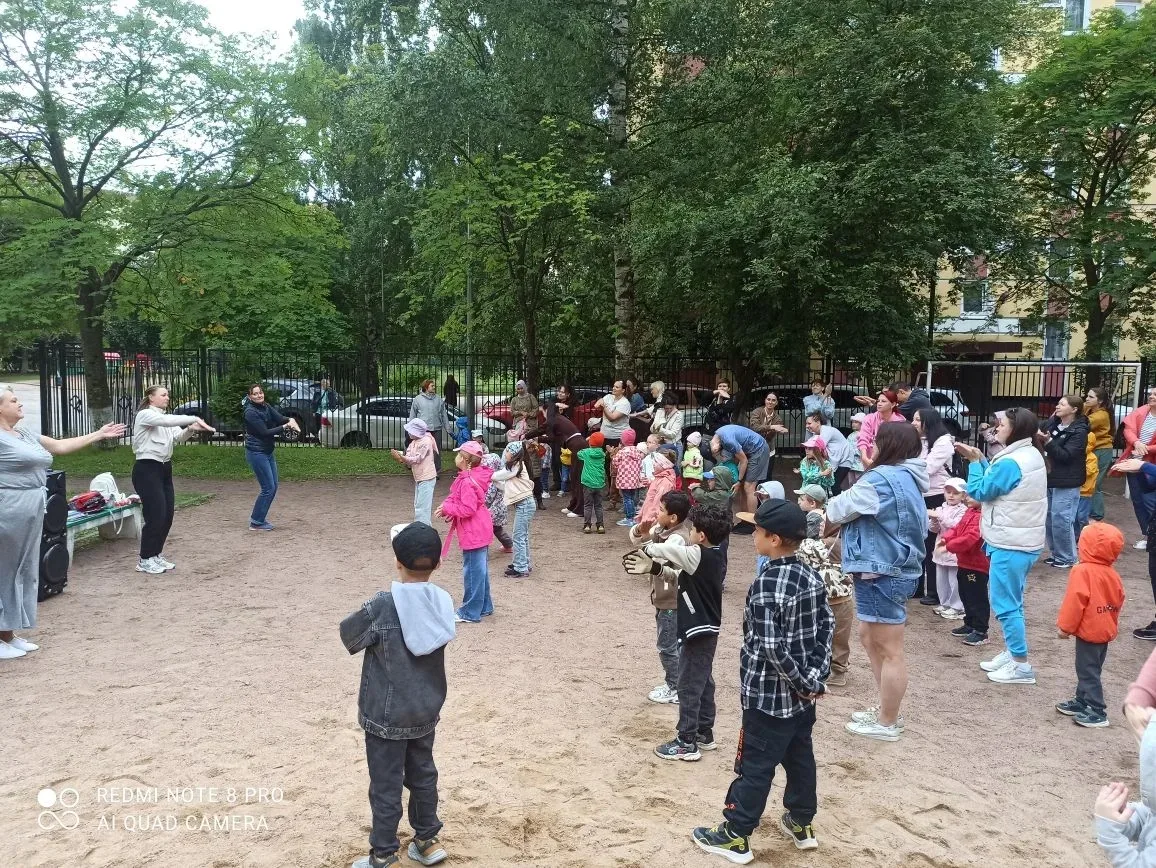 🎉 Утренний танцевальный флешмоб в нашем саду! 🎉

Сегодняшнее утро в нашем детском саду выдалось по