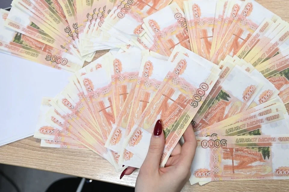😨💸 Средняя зарплата в России превысила 110 тысяч рублей.

По данным Росстата, в мае среднемесячная