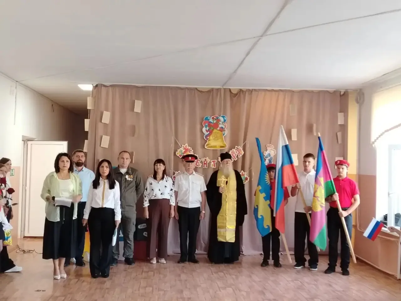 🎉 Торжественная линейка  в МБОУ ООШ № 10 им. В. И. Фадеева! 🎉